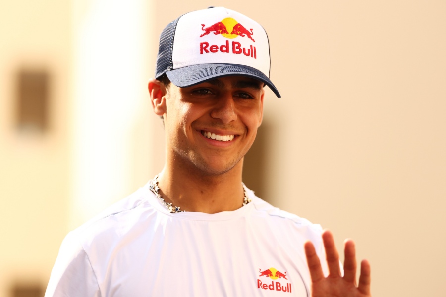 リンドブラッド、角田のマシンでFP1走行！感謝の一方で「満足できず」課題明確に【F1最終戦】