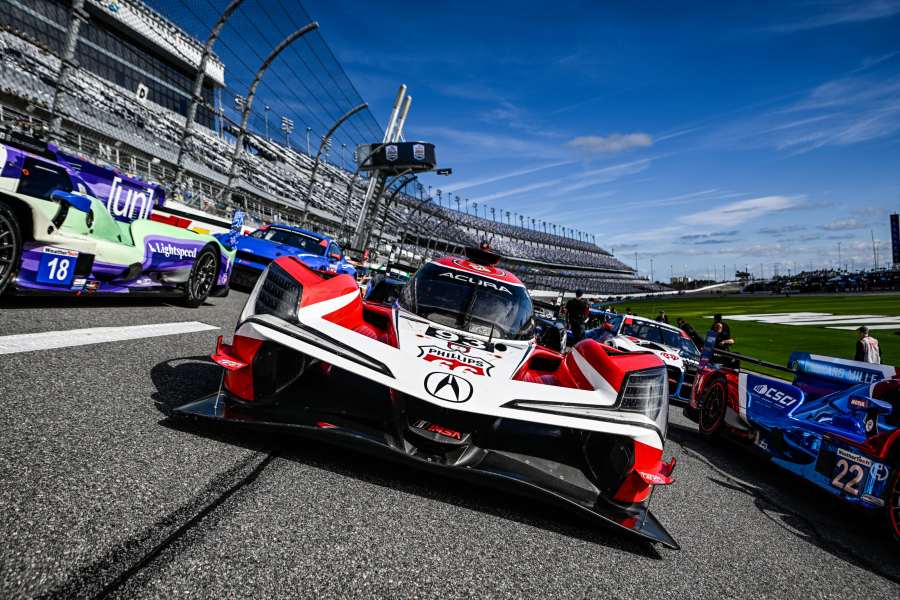 【デイトナ24：1時間経過】波乱の幕開け　太田格之進の走行予定は？HRCセミワークス93号車は無傷で上位維持