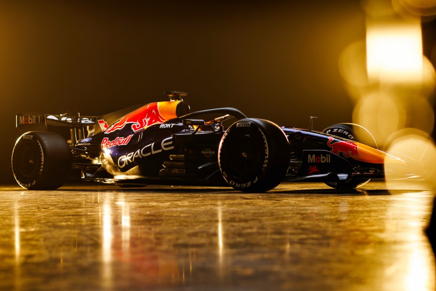【F1新車】レッドブル新型RB22が初公開　新PU「DM01」とともに2026年初走行へ、バルセロナで2026年型F1の全貌を披露