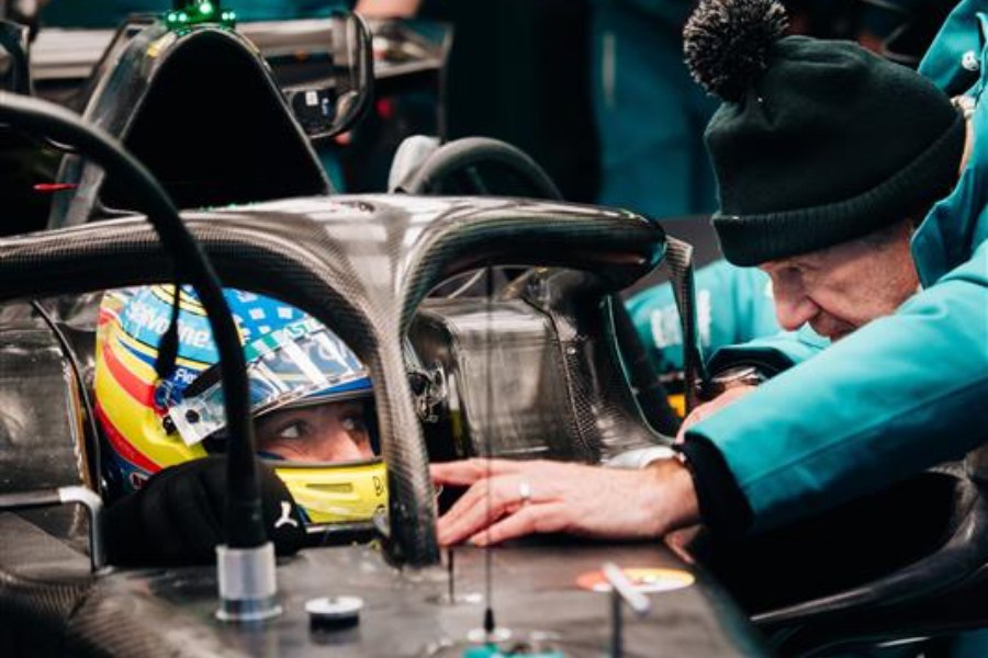 アストンマーティン・ホンダF1、アロンソが2026年型AMR26を初ドライブ「方向性はすぐに感じ取れた」2度の王者が語ったコメントとは？