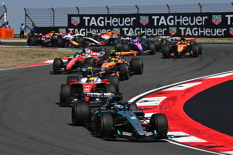 【波乱のF1中国GPスプリント】メルセデスにフェラーリ肉薄、アントネッリとフェルスタッペンは痛恨の出遅れ　アストンマーティン・ホンダは完走