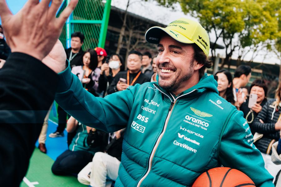 おめでとう！アロンソ、父親になるというニュースが浮上、鈴鹿への到着遅れる