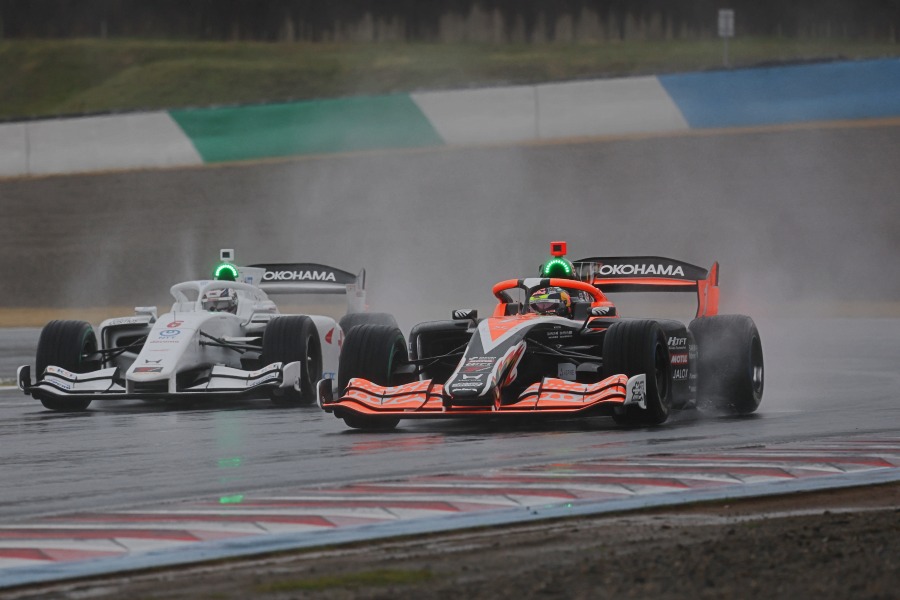 【SF開幕戦もてぎ】雨で視界ゼロ･･･再開直後の一撃で決着　太田格之進が王者・岩佐歩夢を逆転