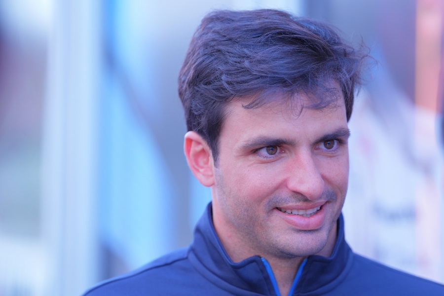 2026年F1 レギュレーション議論にドライバー正式参加　最大で50km/hの速度差にサインツが警鐘