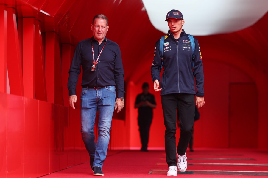 【F1】マックスのメルセデス移籍は“真実”か？　父ヨスが「耳掃除」を勧めるほどの毒舌で完全否定も、漂うレッドブル離脱の気配