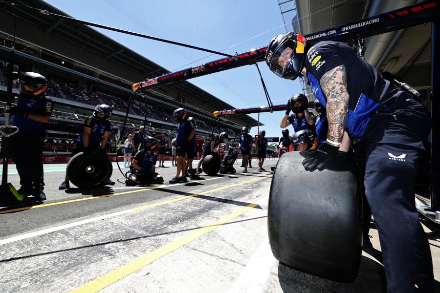 【F1公式発表】ピレリの独占供給が2028年末まで延長　F2・F3も継続確定