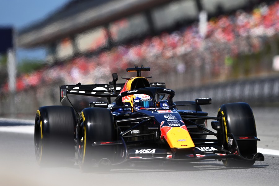 プライベートジェットの動きまで追跡　フェルスタッペン、首脳会談報道で再燃するメルセデス移籍説