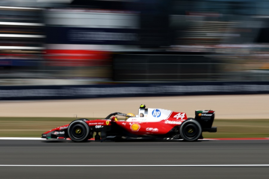 フェラーリが新F1会場マドリングで実走テスト　ルクレールとハミルトンが200km初走行、建設作業は継続中