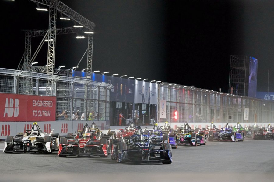 【フォーミュラE｜土曜決勝タイム差】東京初の夜レースはティクトゥム逆転優勝　デニス2位、日本勢は1台入賞