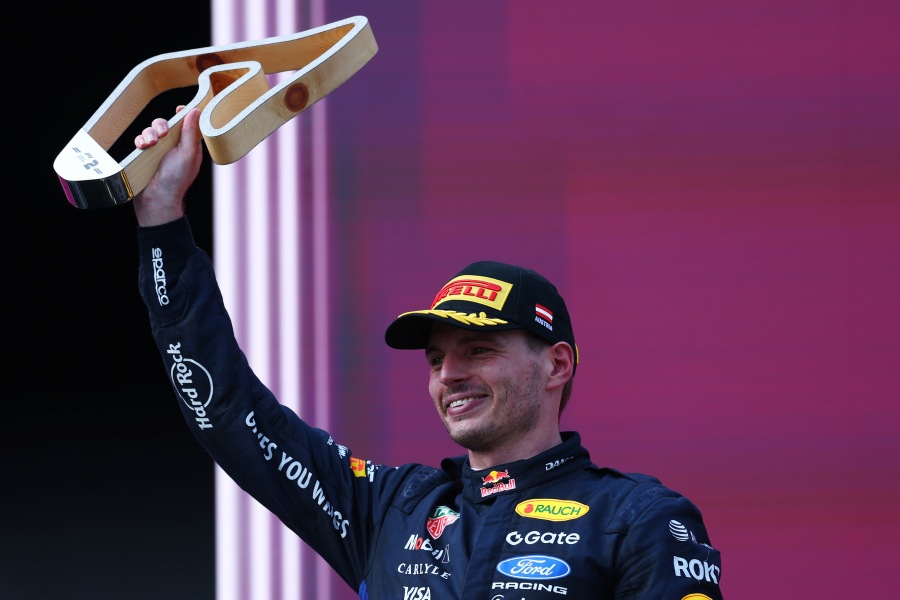 マクラーレンF1「3台あれば即契約」フェルスタッペン獲得説をジョークで否定も、憶測は加速