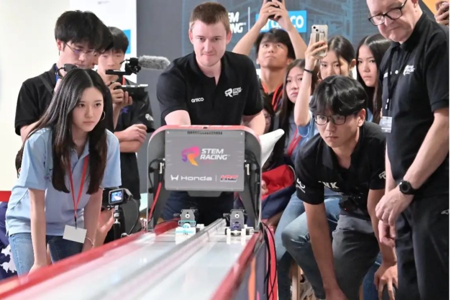 ホンダが中高生の“世界挑戦”を後押し　「STEM Racing」日本代表がF1シンガポールGP開催地へ、HRC渡辺康治社長も登壇