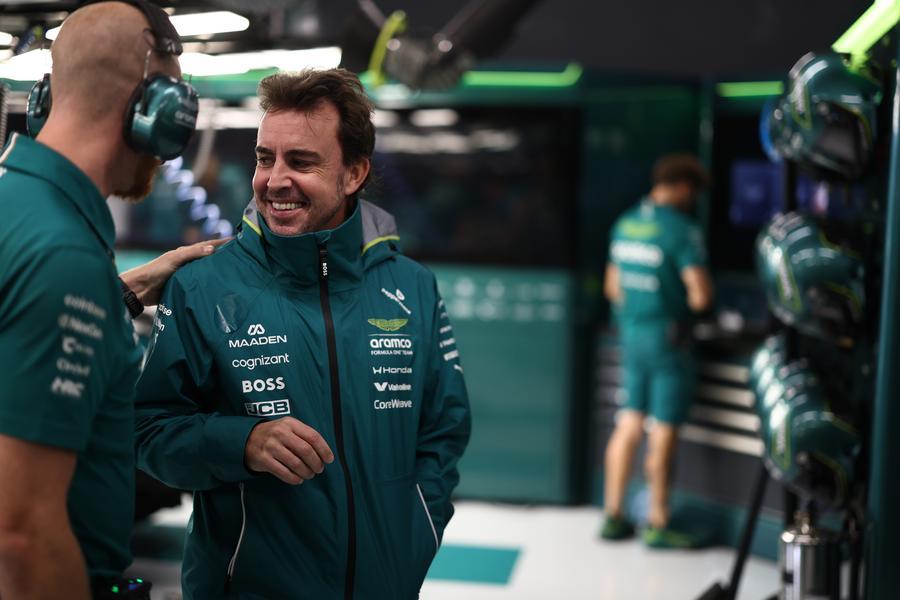 アロンソ、アストンマーティンF1との去就協議へ「今後数週間で」　オーナー、ニューウェイ代表と話し合い