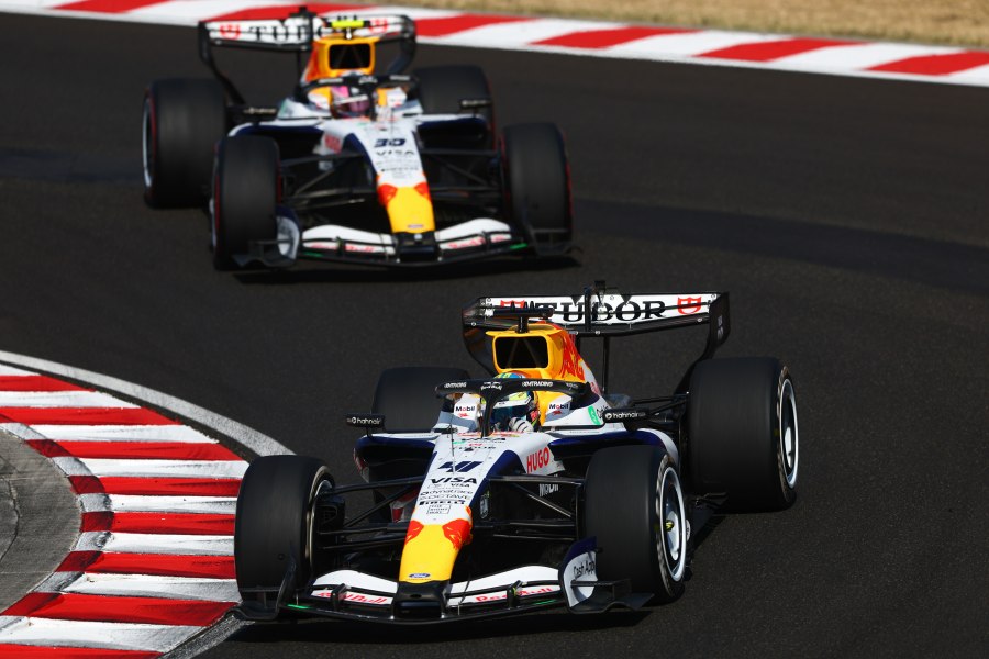 F1ドライバーが格安航空で帰宅「謙虚でいよう」レーシングブルズ若手コンビが話題に