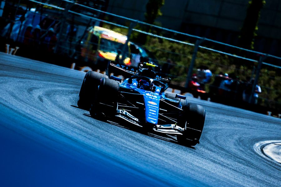 F1移籍市場の注目3人が相次ぎ決断　アルボン＆サインツ残留、フェルスタッペンは2030年まで