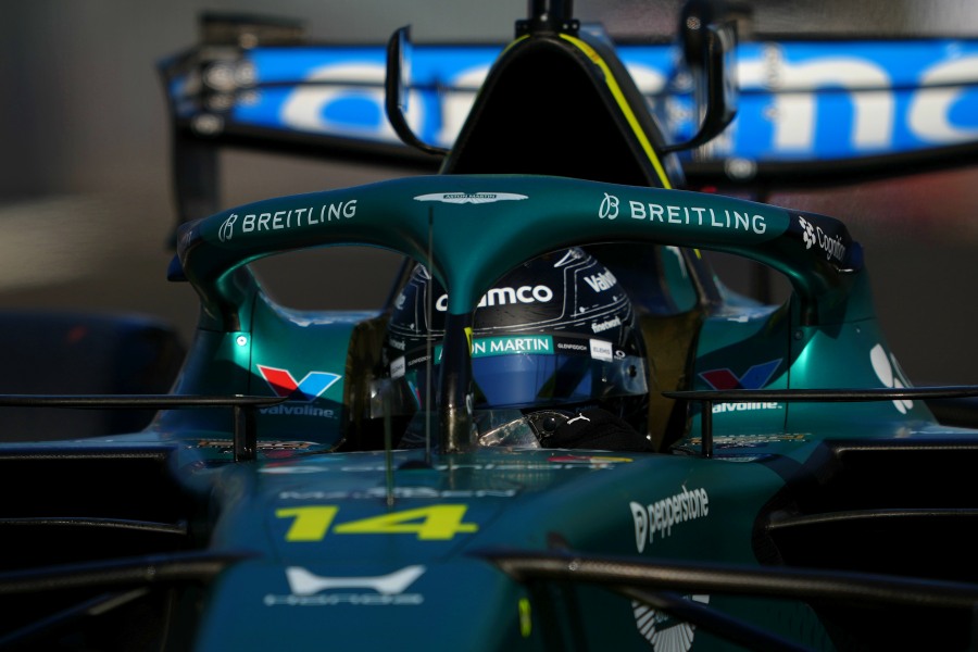 【F1｜アロンソの去就】フェルスタッペン「彼自身が決めなければ」　アロンソが異例の訴え「バッテリーの量だけで速さが決まってはいけない」