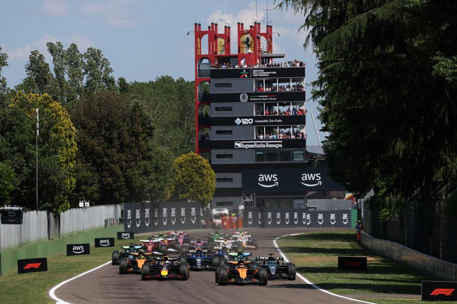 「すでに決定済み」イモラでF1最終戦と伊紙が報道　ドメニカリCEOは現行日程を強調、情報が食い違う