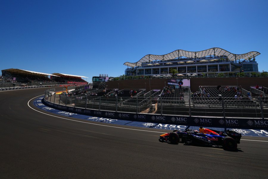 【F1スペインGP】ラッセル「とんでもないサーキット」　フェルスタッペンは冷静　初日は慎重走行、限界を攻める予選はどうなる？