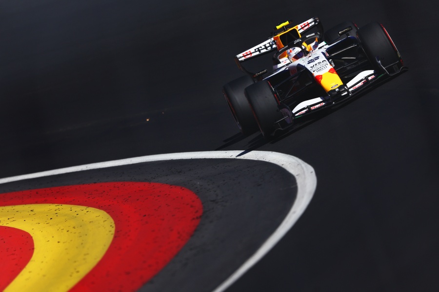 【F1スペインGP｜予選Q2タイム差】角田裕毅15番手で敗退、同僚リンドブラッドは10番手でQ3進出で明暗分かれる　フェルスタッペン最速